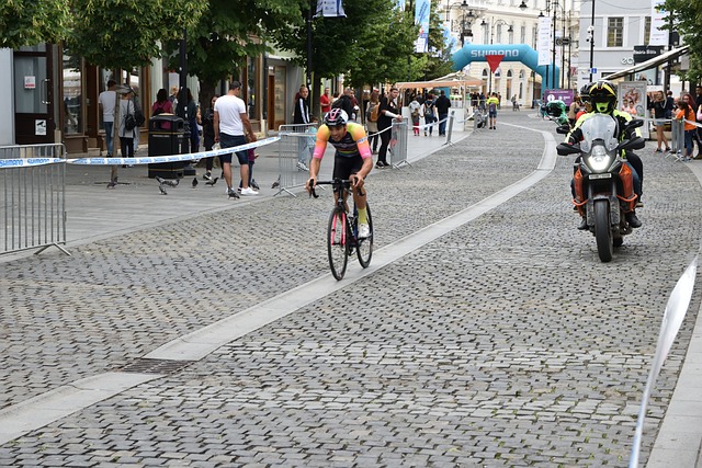 甚至可能左 甚至可能左